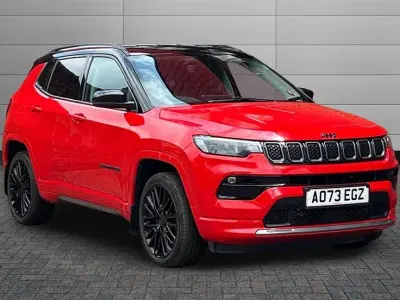 Used Jeep Compass 240 HP (176 kW) 2023 Colorado red with black roof SUV