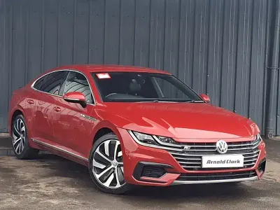Usado VW Arteon R-line 150 HP (110 kW) 2019 Vermelho Citadino