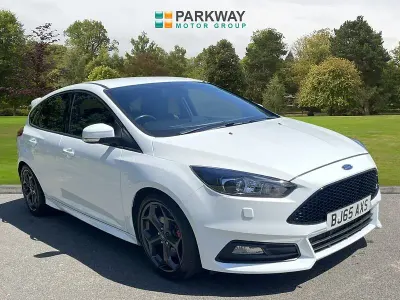 Used Ford Focus ST 185 HP (136 kW) 2015 White Hatchback