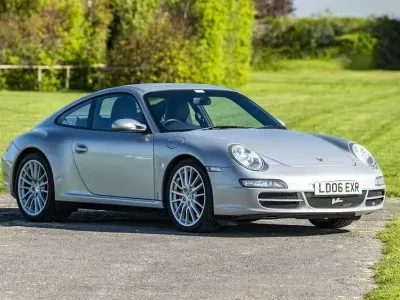 Begagnad Porsche 911 355 HK (261 kW) 2006 Silver Sportkupé