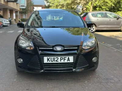 Used Ford Focus Zetec 125 HP (91 kW) 2012 Black Hatchback