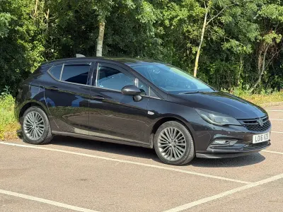 Used Vauxhall Astra Elite 150 HP (110 kW) 2016 Black Hatchback