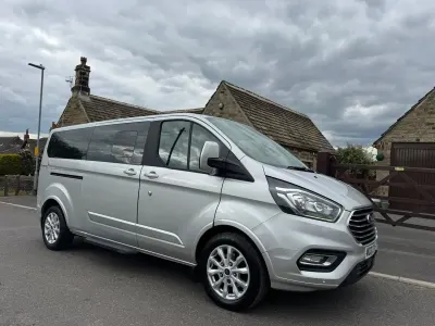 Usado Ford Tourneo Titanium 2021 Plateado Monovolumen