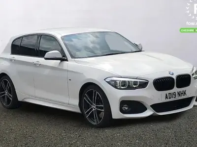 Begagnad BMW 118 M Sport 150 HK (110 kW) 2019 Vit Halvkombi