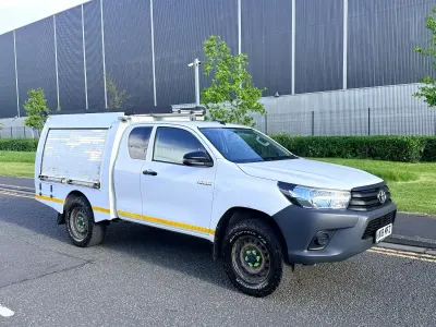 Used Toyota HiLux Active 150 HP (110 kW) 2018 White Pickup