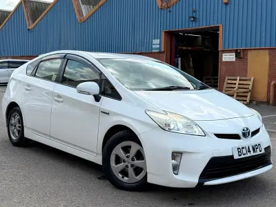 Used Toyota Prius 136 HP (100 kW) 2014 White Hatchback