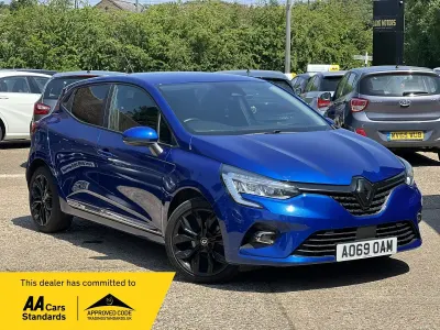 Used Renault Clio Iconic 100 HP (73 kW) 2019 Blue Hatchback