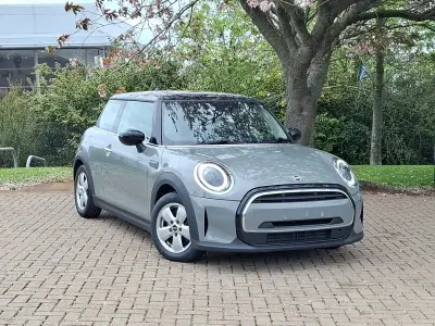 Używany Mini Cooper Classic 136 KM (100 kW) 2021 Szary Hatchback