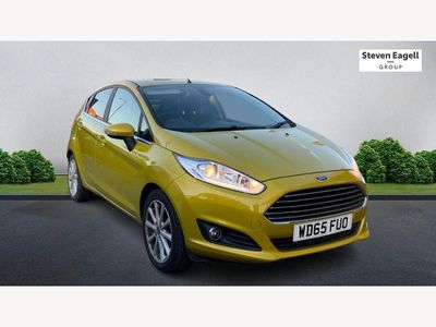 Used Ford Fiesta Titanium 100 HP (73 kW) 2015 Yellow Hatchback