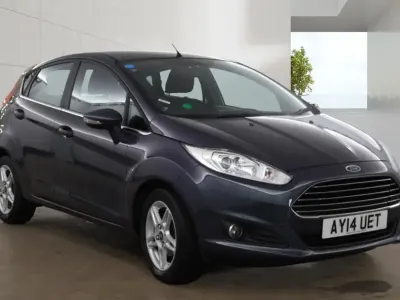 Usado Ford Fiesta Zetec 2014 Cinzento Citadino