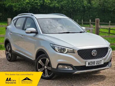 Używany MG ZS Exclusive 106 KM (77 kW) 2018 Srebrny SUV