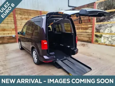 Begagnad VW Caddy Life 2016 Lila Minibuss
