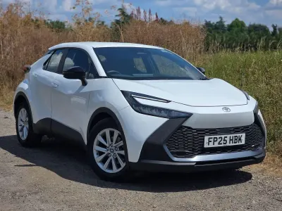 Used Toyota C-HR 140 HP (102 kW) 2025 White SUV
