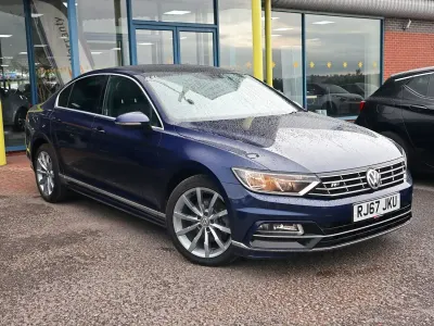 Używany VW Passat R-line 190 KM (139 kW) 2018 Niebieski Sedan/Limuzyna