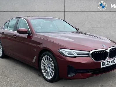 Usado BMW 530e Comfort Edition 292 HP (214 kW) 2022 Vermelho Sedan