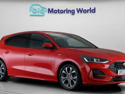 Used Ford Focus ST-Line 125 HP (91 kW) 2023 Red Hatchback