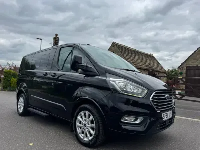 Usado Ford Tourneo Titanium 2018 Negro Monovolumen