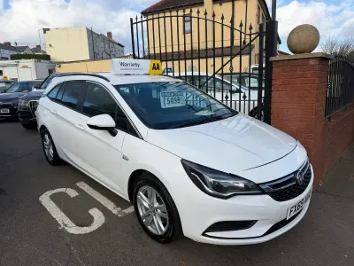 Used Vauxhall Astra Design Edition 136 HP (100 kW) 2019 White Estate