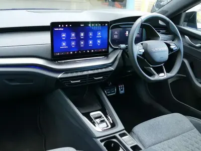 Używany Skoda Octavia SportLine 147 KM (108 kW) 2025 Niebieski Kombi
