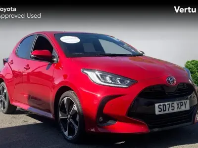 Usado Toyota Yaris Hybrid 131 HP (96 kW) 2025 Vermelho Citadino