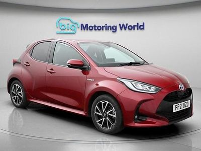 Used Toyota Yaris Hybrid Design 116 HP (85 kW) 2021 Red Hatchback