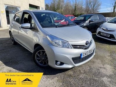 Used Toyota Yaris Edition 69 HP (50 kW) 2012 Ultra silver metallic Hatchback