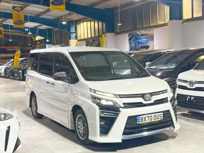 Begagnad Toyota Noah 2026 Vit Minibuss