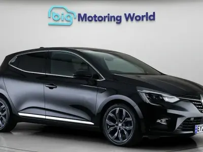 Używany Renault Clio V Techno 90 KM (66 kW) 2023 Czarny Hatchback