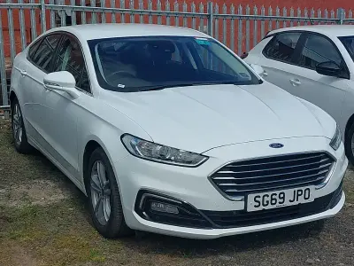 Begagnad Ford Mondeo Zetec 150 HK (110 kW) 2019 Vit Halvkombi
