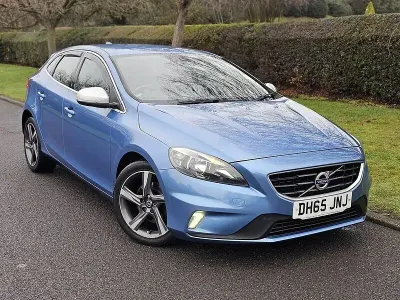 Begagnad Volvo V40 R-Design 122 HK (89 kW) 2016 Blå Halvkombi