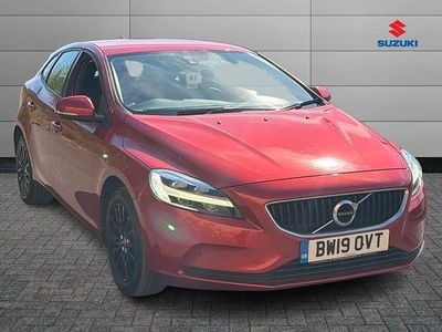 Used Volvo V40 Momentum 117 HP (86 kW) 2019 Red Hatchback