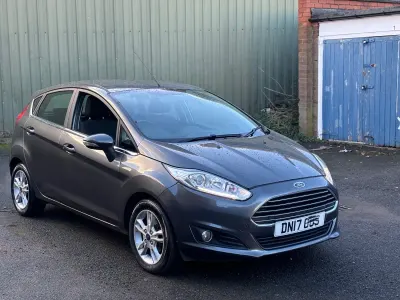Usado Ford Fiesta Zetec 2017 Cinzento Citadino