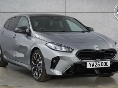 Usado BMW M135 Comfort Edition 296 CV (217 kW) 2025 Gris Utilitario