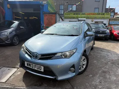Used Toyota Auris Hybrid