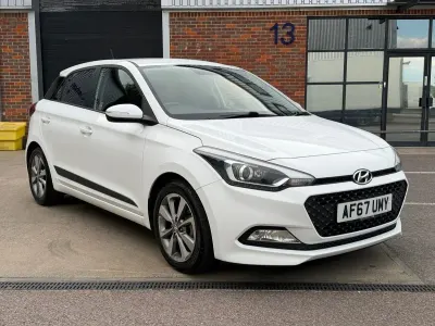 Used Hyundai i20 Premium 84 HP (61 kW) 2017 White Hatchback