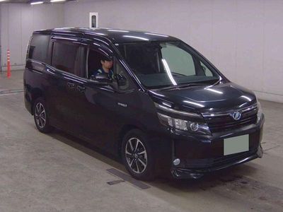 Black Used 2015 Toyota Voxy MPV | £14,990 (Expensive)