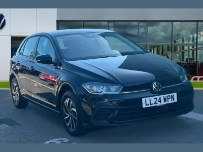 Used VW Polo Life 95 HP (69 kW) 2024 Deep black pearlescent Hatchback