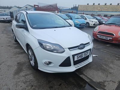 Used Ford Focus Zetec 125 HP (91 kW) 2011 White Hatchback