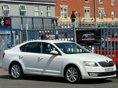 Used Skoda Octavia Elegance 2013 White Hatchback