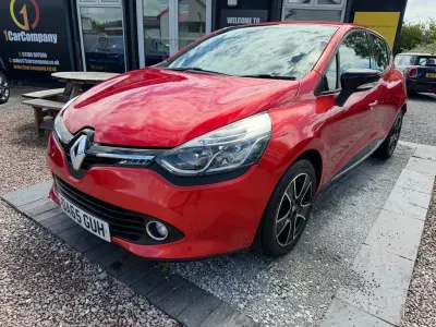 Used Renault Clio Dynamique 75 HP (55 kW) 2015 Red Hatchback