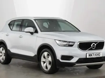 Begagnad Volvo XC40 Momentum 163 HK (119 kW) 2022 Silver SUV