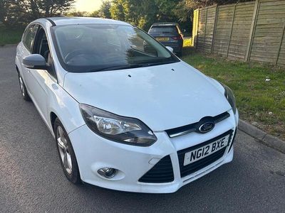 Begagnad Ford Focus Zetec 115 HK (84 kW) 2012 Vit Halvkombi
