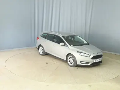Begagnad Ford Focus Zetec 125 HK (91 kW) 2015 Silver Kombi