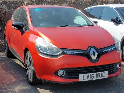 Used Renault Clio Dynamique 90 HP (66 kW) 2016 Red Hatchback