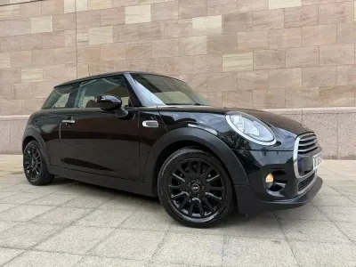 Begagnad Mini Cooper Hatch 2015 Svart Halvkombi
