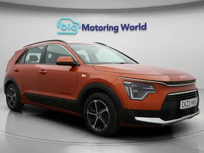 Usado Kia Niro 139 HP (102 kW) 2023 Laranja SUV