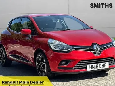 Used Renault Clio Dynamique 90 HP (66 kW) 2018 Flame red  Hatchback