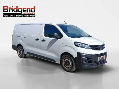 Used Vauxhall Vivaro S 150 HP (110 kW) 2023 White MPV