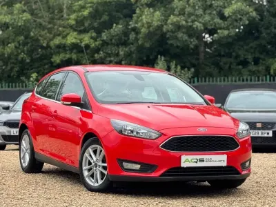 Used Ford Focus Zetec 125 HP (91 kW) 2015 Red Hatchback