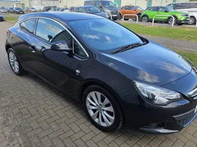 Używany Vauxhall Astra GTC SRi 140 KM (102 kW) 2015 Czarny Coupe